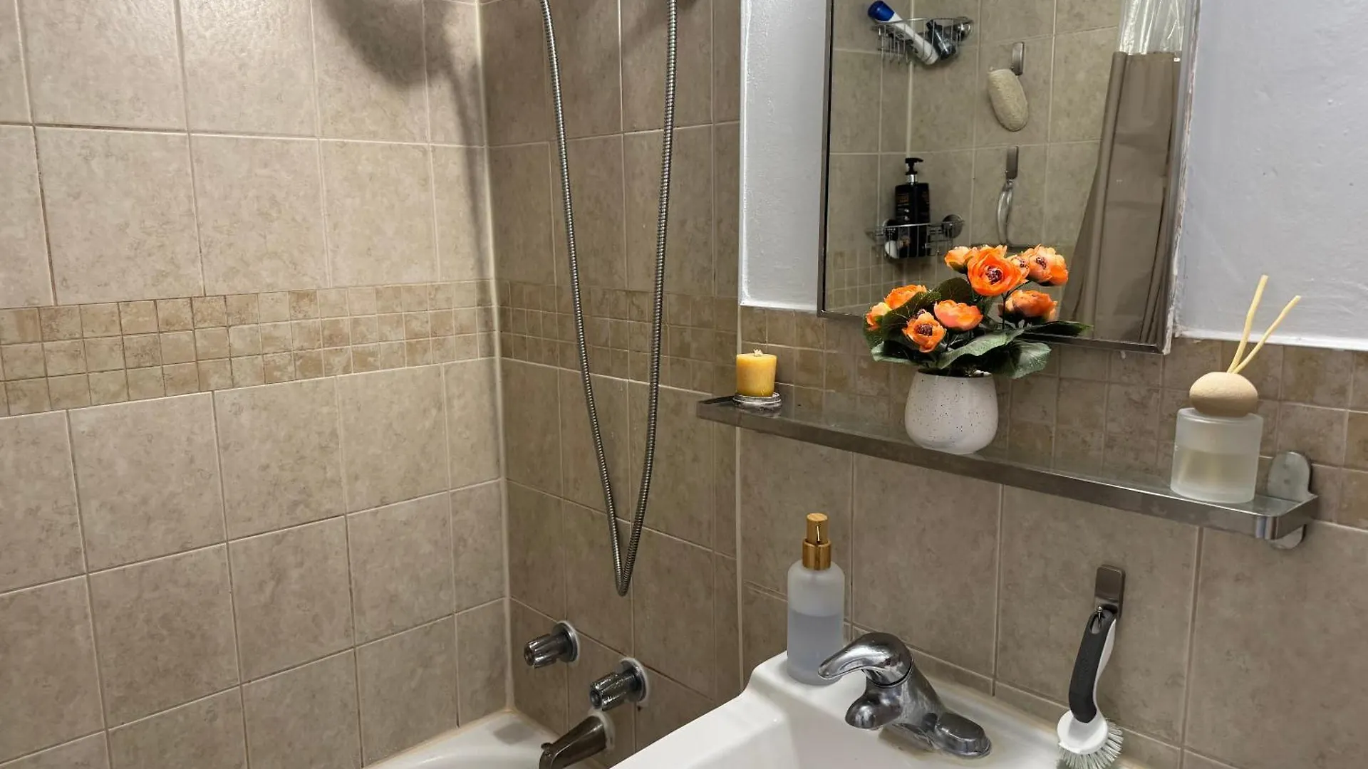Private Double Room In Downtown Toronto, Steps To Subway & Cn Tower كندا